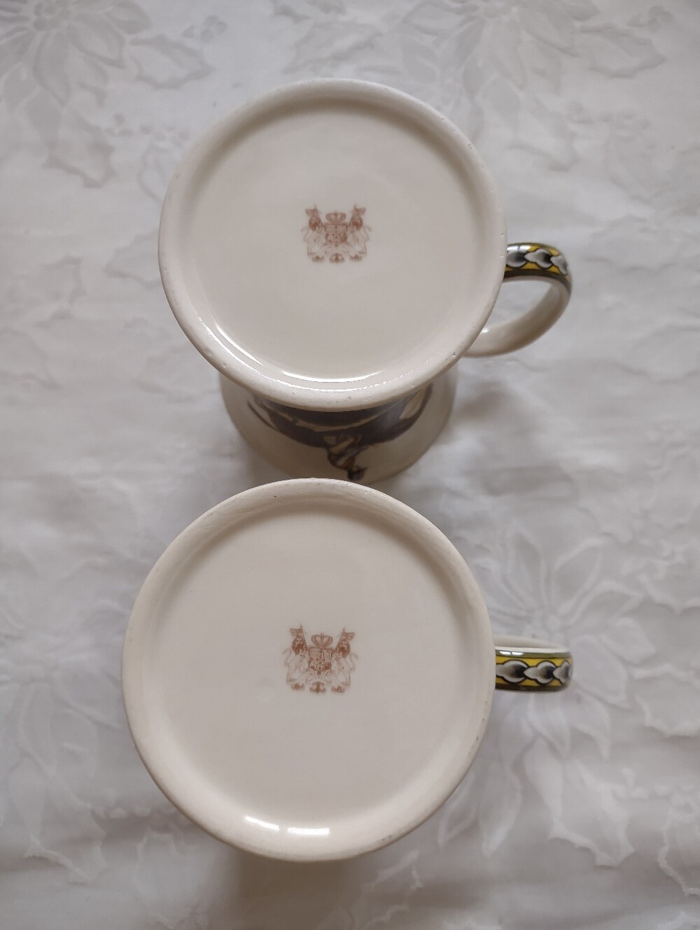 2 Mugs Vintage Staffordshire Equestrian Ceramics Art Scene Pottery - Picture 3 of 6